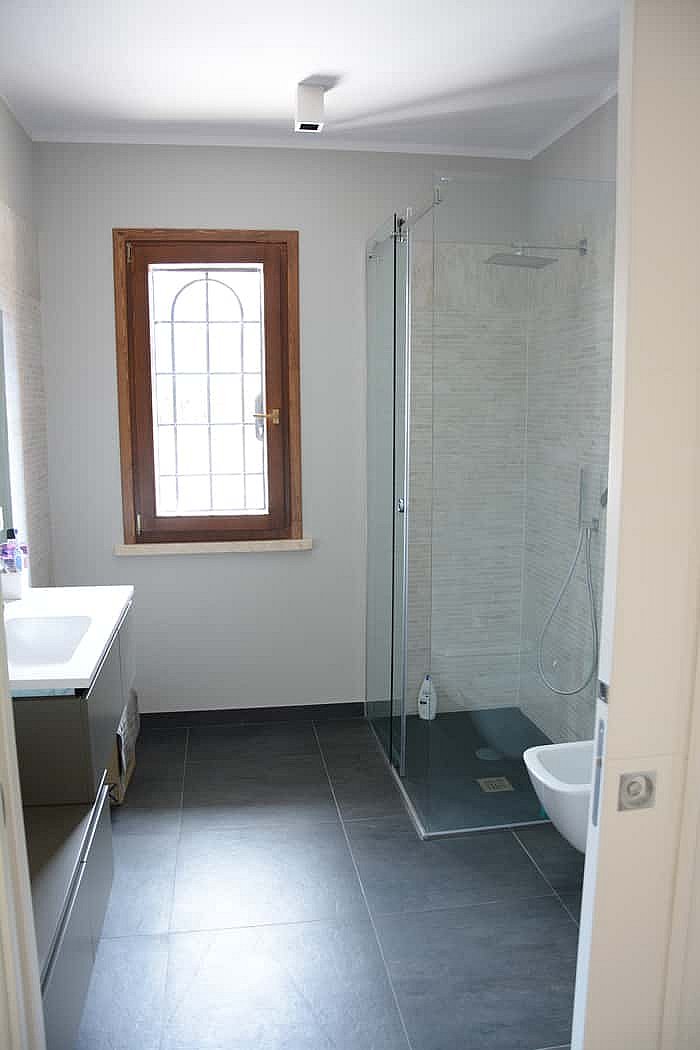 Bagno ristrutturato con doccia